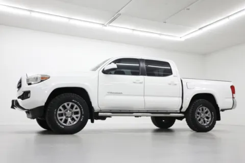 Photos of 2017 Toyota Tacoma SR5 for sale in Clinton, MO at Jim Falk Motors