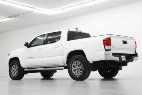 More photos of 2017 Toyota Tacoma SR5 at Jim Falk Motors, MO