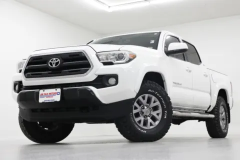 White 2017 Toyota Tacoma SR5 for sale in Clinton, MO