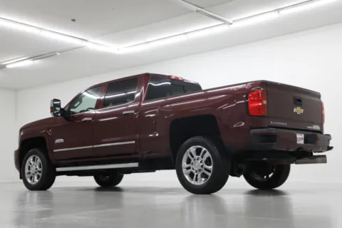 More photos of 2016 Chevrolet Silverado 2500HD High Country at Jim Falk Motors, MO