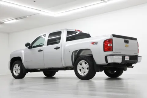 More photos of 2013 Chevrolet Silverado 1500 LT at Jim Falk Motors, MO