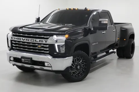 More photos of 2022 Chevrolet Silverado 3500HD LTZ at Jim Falk Motors, MO