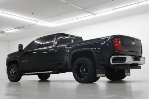 More photos of 2022 Chevrolet Silverado 3500HD LTZ at Jim Falk Motors, MO