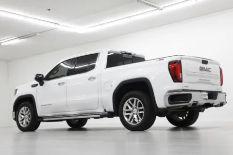 More photos of 2021 GMC Sierra 1500 SLT at Jim Falk Motors, MO