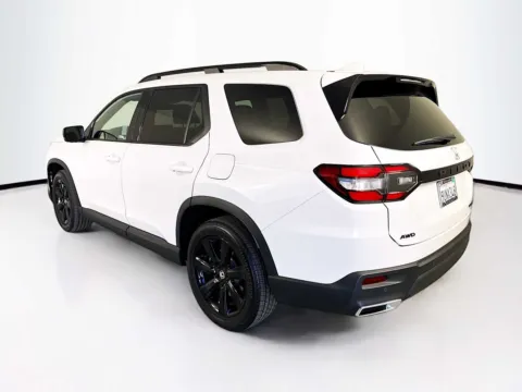 More photos of 2025 Honda Pilot Black Edition at Unicars Honda, CA