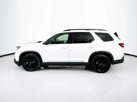 More photos of 2025 Honda Pilot Black Edition at Unicars Honda, CA