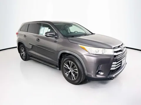 Gray 2017 Toyota Highlander LE for sale in Indio, CA