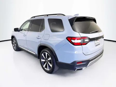 More photos of 2023 Honda Pilot Elite at Unicars Honda, CA