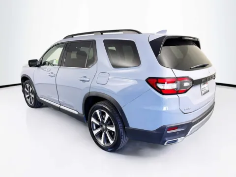 More photos of 2025 Honda Pilot Touring at Unicars Honda, CA