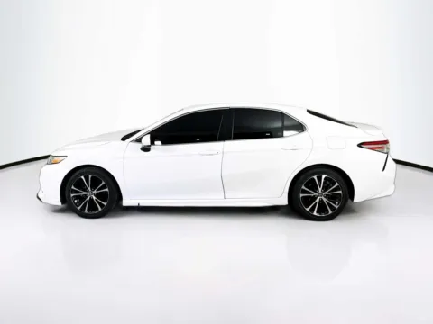 More photos of 2018 Toyota Camry SE at Unicars Honda, CA