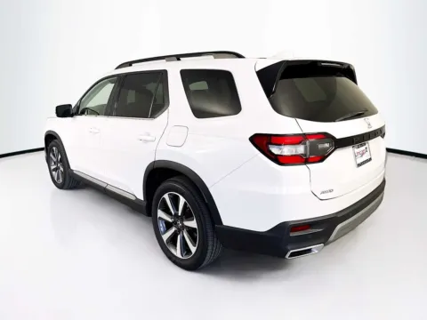 More photos of 2024 Honda Pilot Elite at Unicars Honda, CA