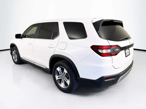 More photos of 2025 Honda Pilot EX-L at Unicars Honda, CA