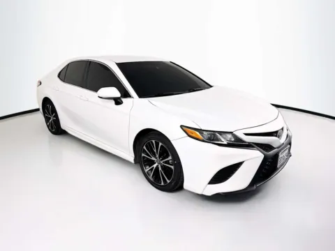 White 2018 Toyota Camry SE for sale in Indio, CA