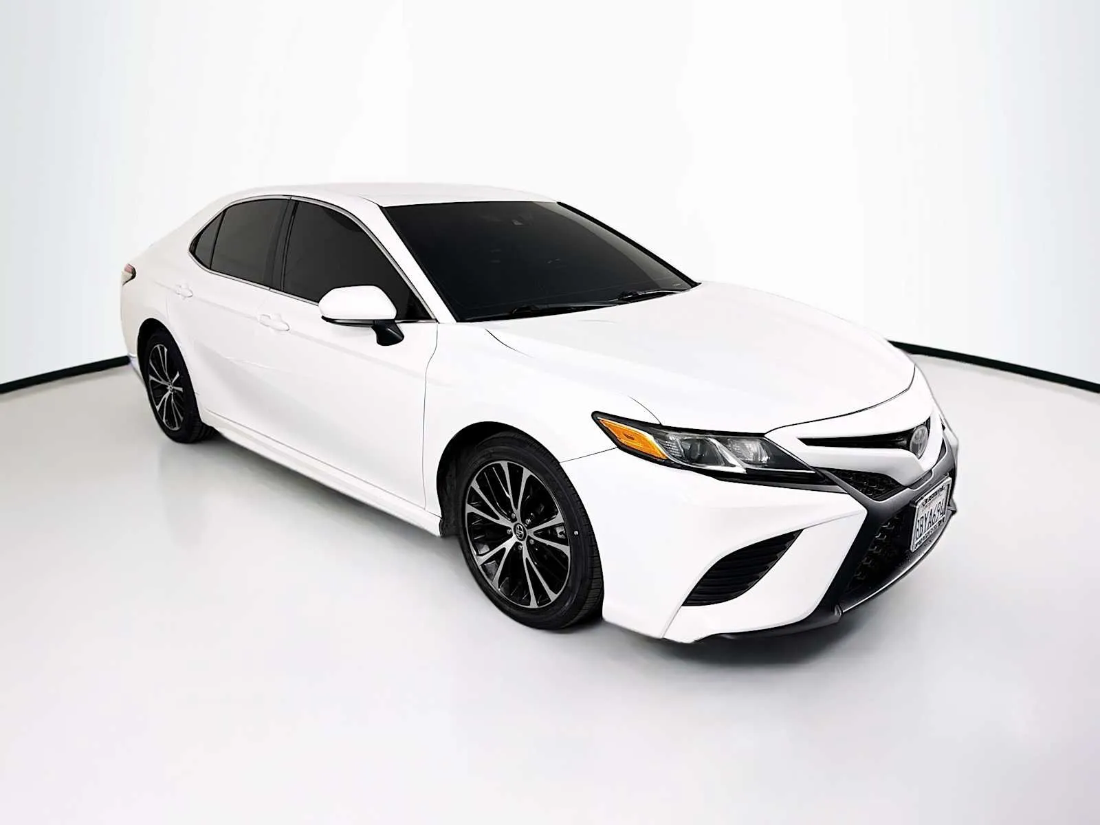 Used 2018 Toyota Camry SE with VIN 4T1B11HK8JU583523 for sale in Indio, CA