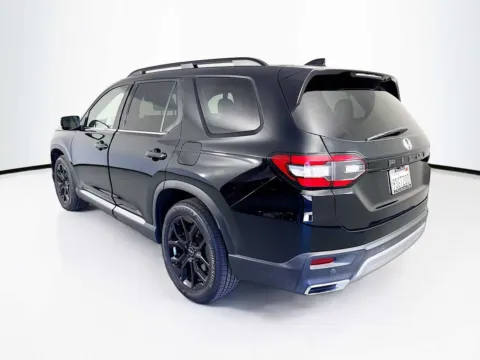 More photos of 2025 Honda Pilot Touring+ at Unicars Honda, CA