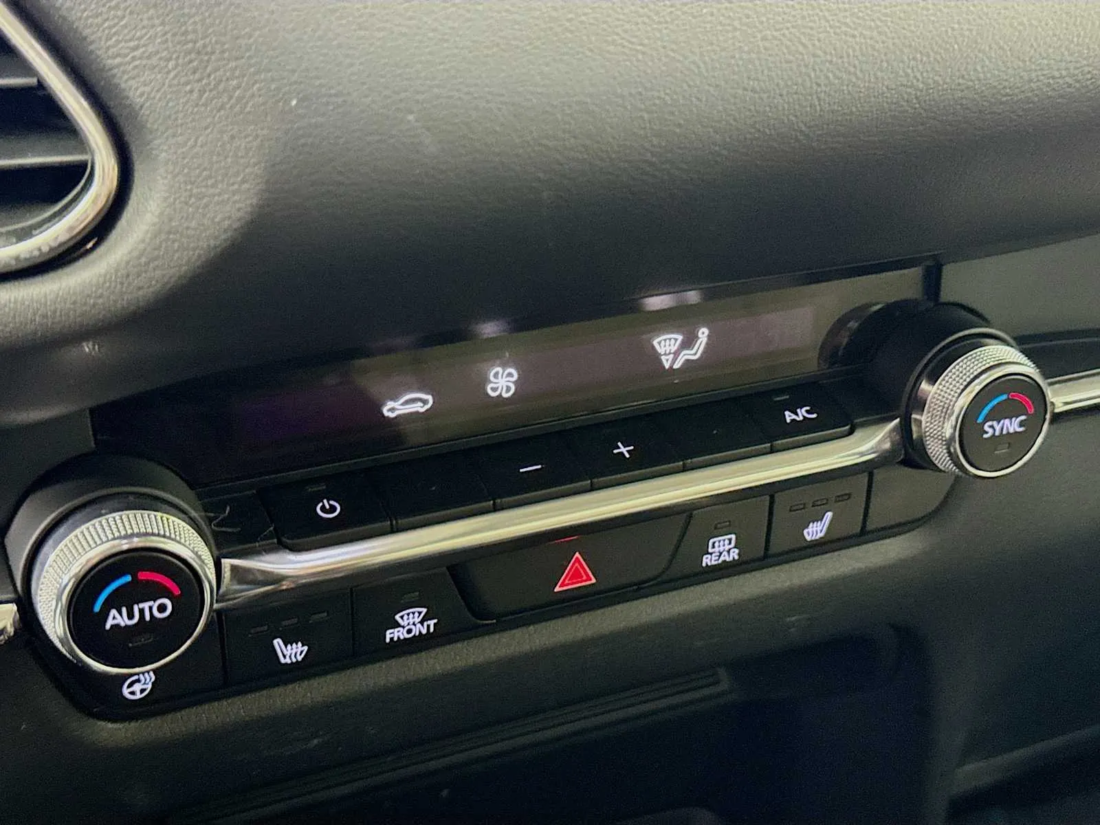 Mazda CX-30 photo 16