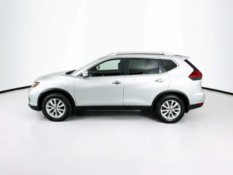 More photos of 2017 Nissan Rogue SV at Unicars Honda, CA