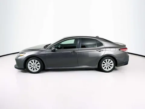 More photos of 2019 Toyota Camry LE at Unicars Honda, CA