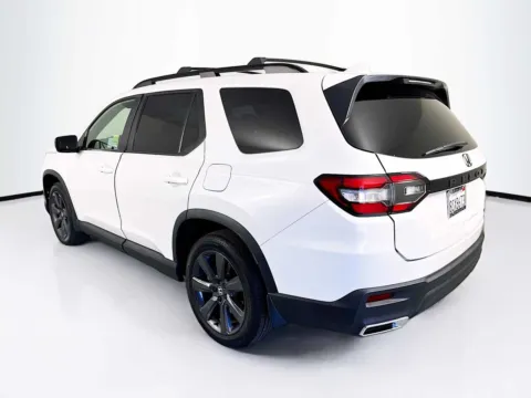 More photos of 2023 Honda Pilot Sport at Unicars Honda, CA