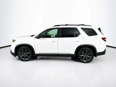 More photos of 2023 Honda Pilot Sport at Unicars Honda, CA