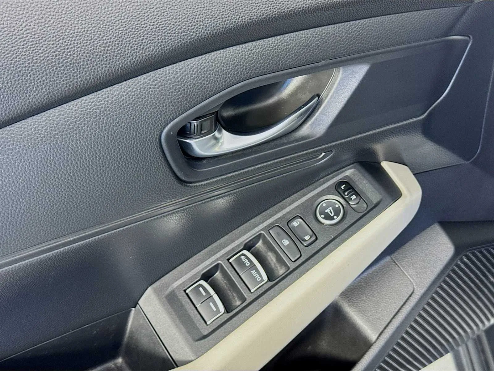 Honda Accord photo 11