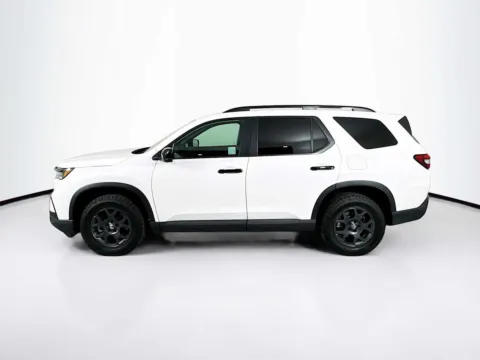 More photos of 2025 Honda Pilot TrailSport at Unicars Honda, CA