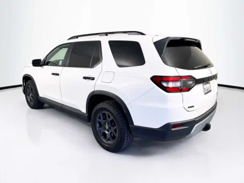 More photos of 2025 Honda Pilot TrailSport at Unicars Honda, CA