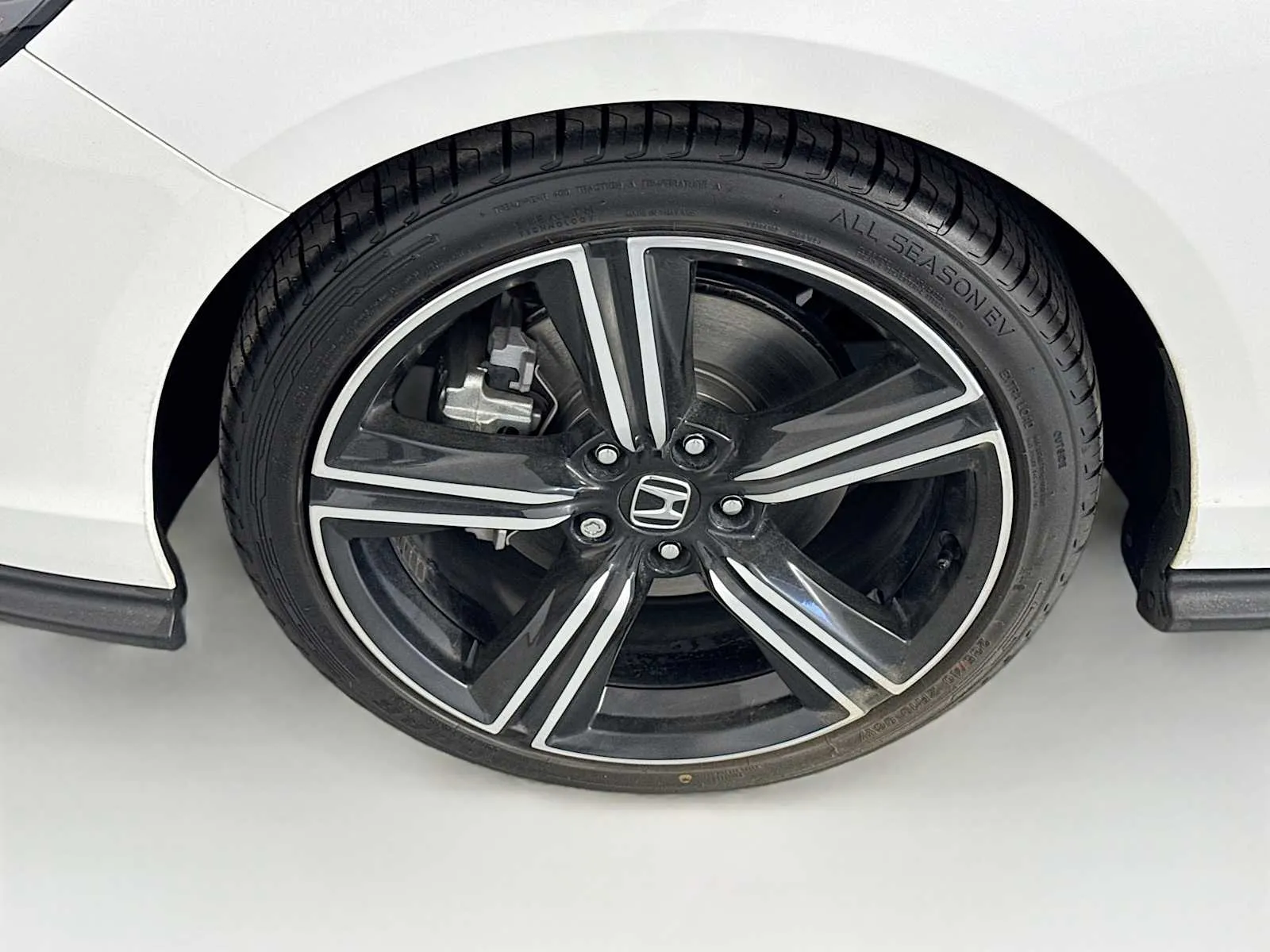 Honda Accord photo 9