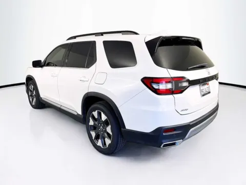 More photos of 2023 Honda Pilot Elite at Unicars Honda, CA