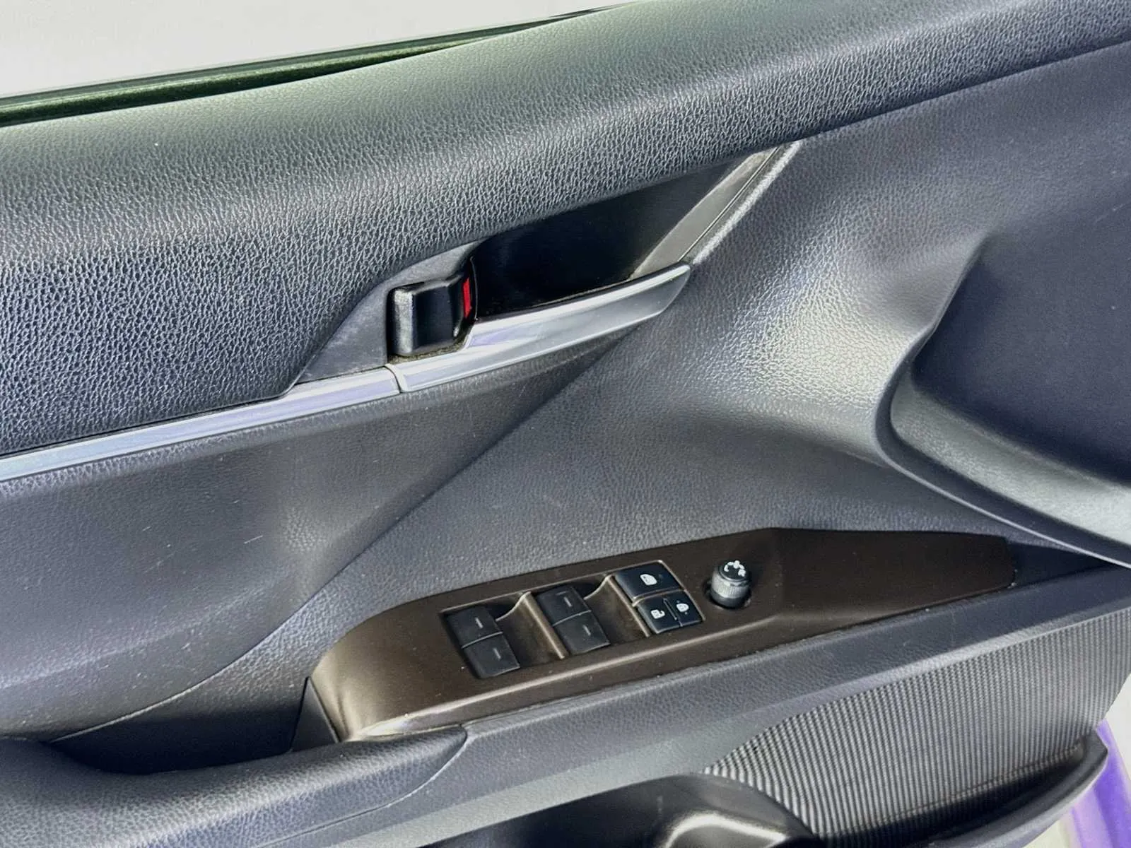 Toyota Camry photo 9