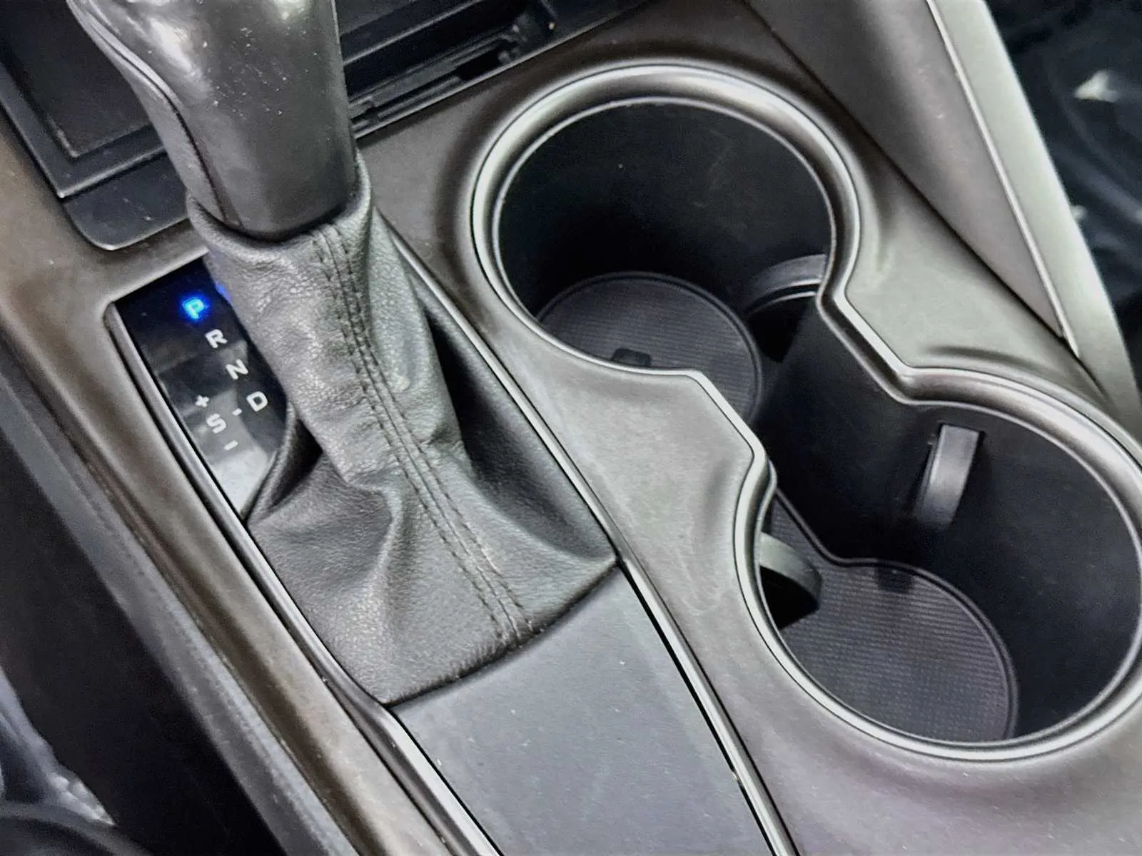 Toyota Camry photo 17