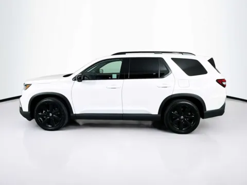 More photos of 2025 Honda Pilot Black Edition at Unicars Honda, CA