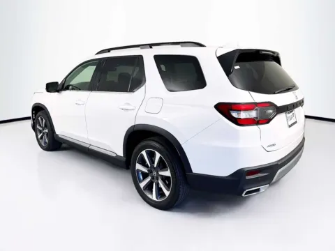 More photos of 2025 Honda Pilot Elite at Unicars Honda, CA