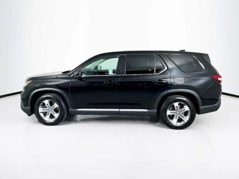 More photos of 2023 Honda Pilot EX-L 7 Passenger at Unicars Honda, CA