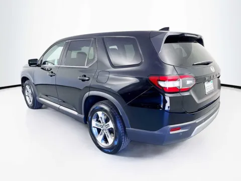 More photos of 2023 Honda Pilot EX-L 7 Passenger at Unicars Honda, CA