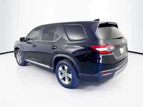 More photos of 2023 Honda Pilot EX-L 8 Passenger at Unicars Honda, CA
