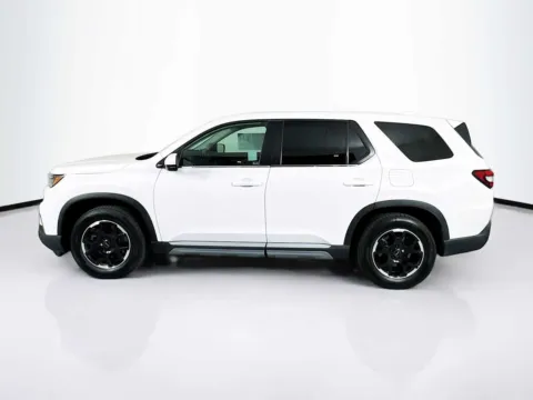More photos of 2025 Honda Pilot EX-L at Unicars Honda, CA
