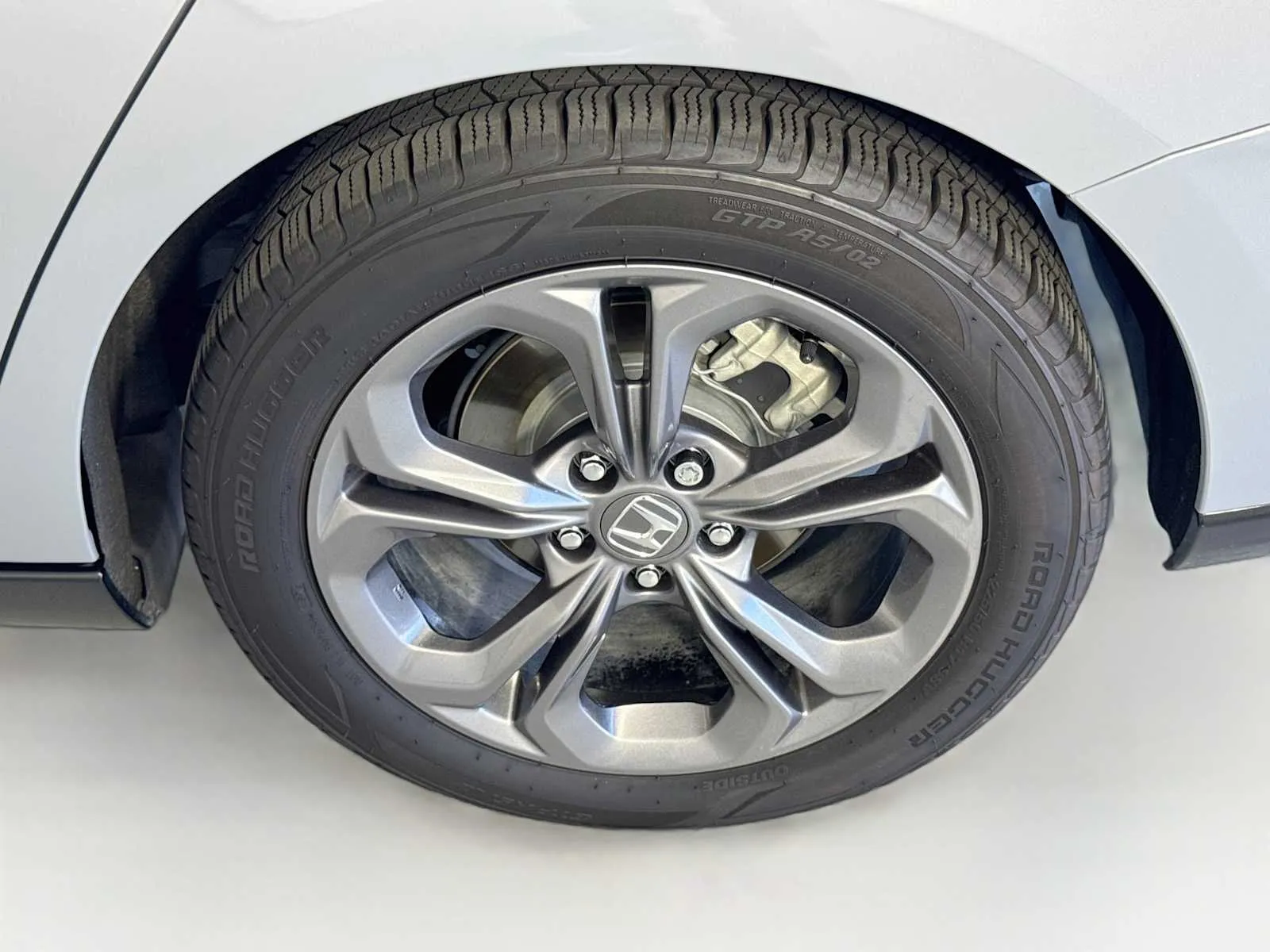 Honda Accord photo 12