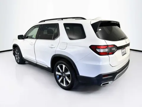 More photos of 2025 Honda Pilot Touring at Unicars Honda, CA