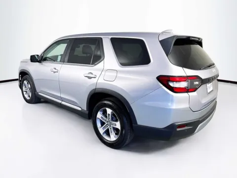 More photos of 2025 Honda Pilot EX-L at Unicars Honda, CA