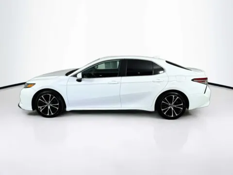 More photos of 2019 Toyota Camry SE at Unicars Honda, CA