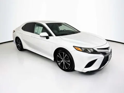 White 2019 Toyota Camry SE for sale in Indio, CA