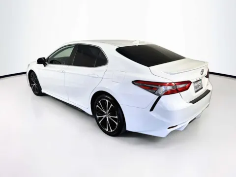 More photos of 2019 Toyota Camry SE at Unicars Honda, CA