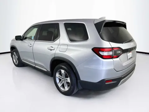 More photos of 2024 Honda Pilot EX-L 7 Passenger at Unicars Honda, CA