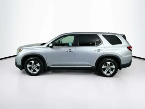 More photos of 2024 Honda Pilot EX-L 7 Passenger at Unicars Honda, CA