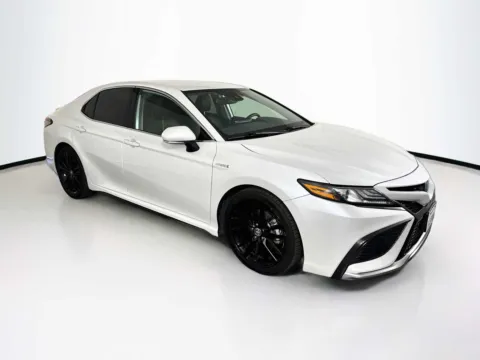 White 2021 Toyota Camry Hybrid XSE for sale in Indio, CA