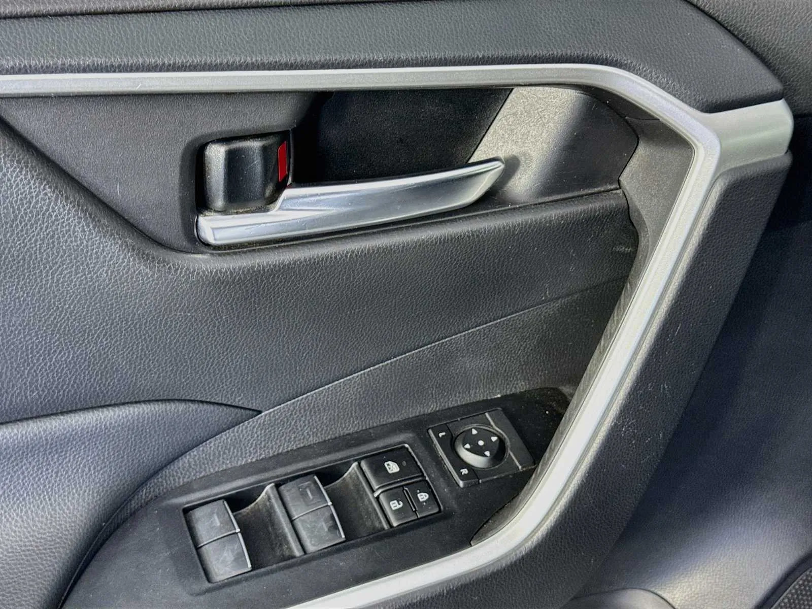 Toyota RAV4 photo 9