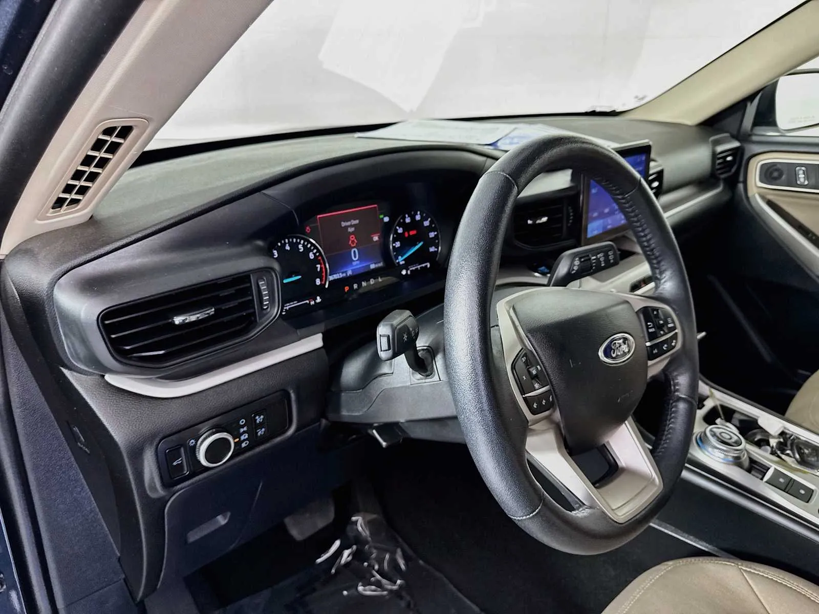 Ford Explorer photo 9