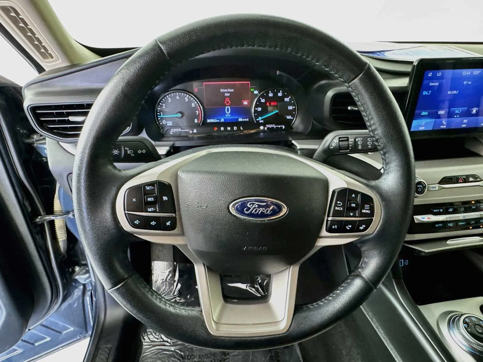 Ford Explorer photo 11