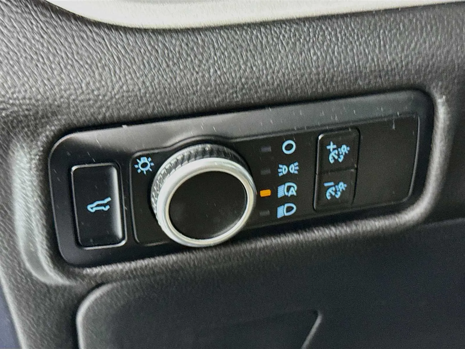 Ford Explorer photo 10